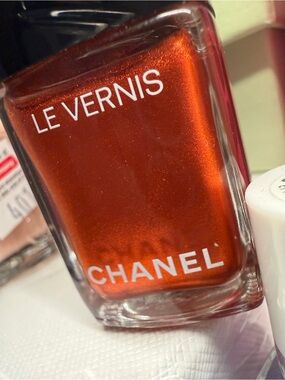 Chanel Le Vernis duo includes #369 Alchimiste and #419 Legende NY KNICKS nails